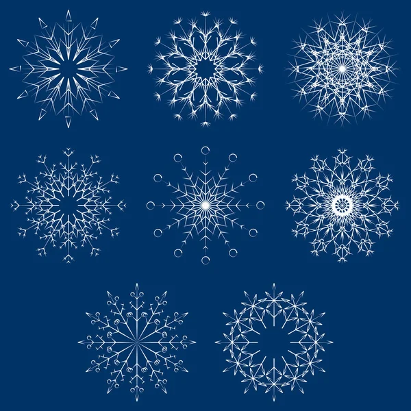 芸術的な氷のような抽象的な結晶雪のコレクションは 月の装飾としての孤立した背景をフレークします 氷や霜の美しい飾りをつ星 — ストック写真