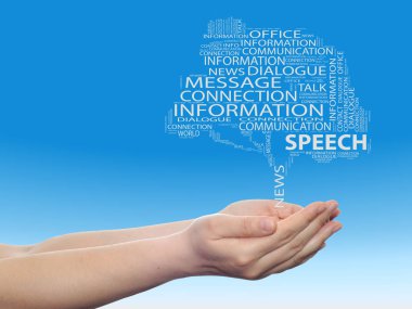 Kavram ya da kavramsal ağaç kişi kelime bulutu tagcloud mavi gökyüzü arka plan üzerinde erkek ya da kadın elinde