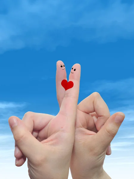 Концепция Концептуальные Человеческие Женские Руки Двумя Пальцами Окрашенными Красным Сердцем — стоковое фото