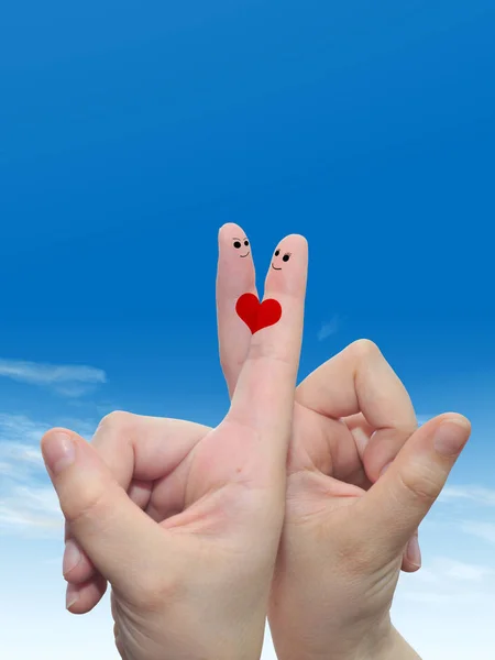 Концепция Концептуальные Человеческие Женские Руки Двумя Пальцами Окрашенными Красным Сердцем — стоковое фото