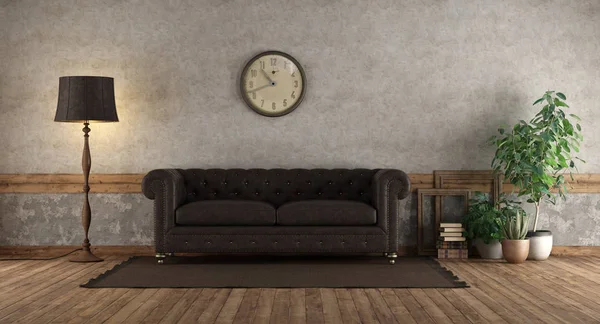 Ретро вітальня зі шкіряним диваном — стокове фото