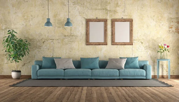 Divano moderno blu in una sala grunge — Foto Stock