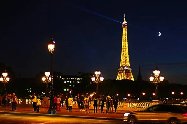 Torre Eiffel Lua Crescente — Fotografia de Stock