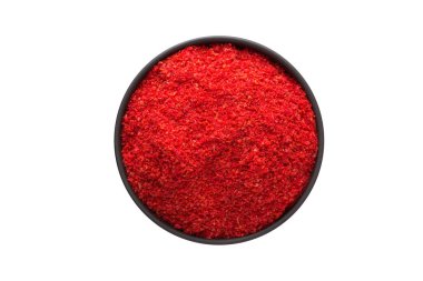 beyaz bir arka plan üzerinde izole kase, üstten görünüm, kırmızı biber tozu. organik baharat