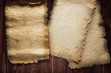 Bir ahşap masa, eski kağıt dokusu, arka plan üzerinde gelişeceğini kaydırma