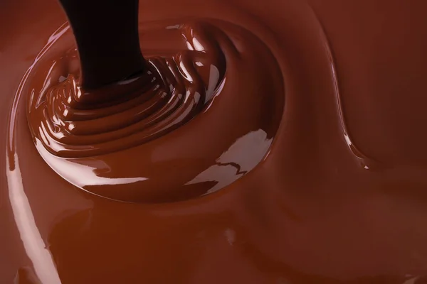 Ström Smältchoklad Flytande Sås Eller Söt Kakaossirap — Stockfoto