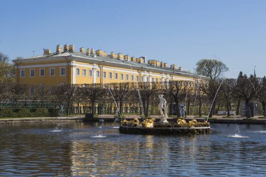 Rusya. Peterhof, üst Bahçe