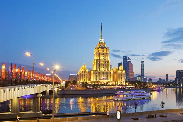 Blick Auf Das Hotel Radisson Royal Und Die Nowoarbatsky Brücke — Stockfoto