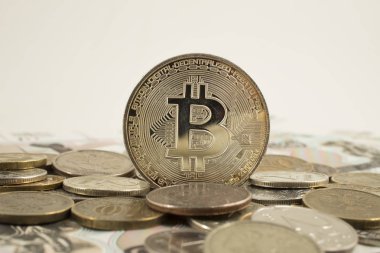 Kripto para birimi bitcoin (beyaz arka plan üzerinde Döviz Alım bitcoin)