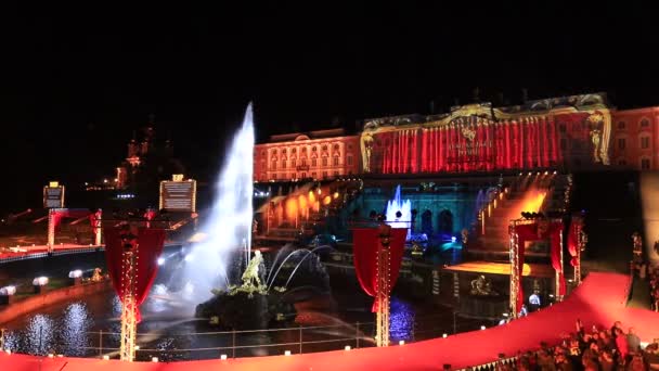俄罗斯 彼得霍夫喷泉节 戏剧小说 萨姆森喷泉和大皇宫的景色 — 图库视频影像