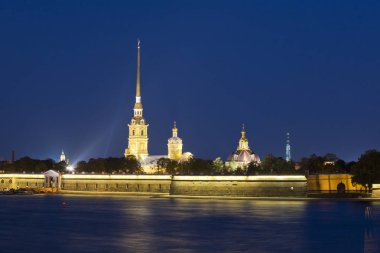- Rusya. St. Petersburg 'da. Peter ve Paul Kalesi 'nin manzarası