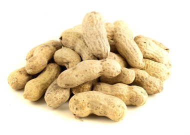 beyaz arkaplanda izole edilmiş yerfıstıkları