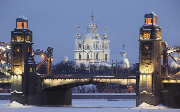 Rosja Petersburg Smolny Katedry Wyrównanie Rozwiedziony Most Bolsheokhtinsky — Zdjęcie stockowe