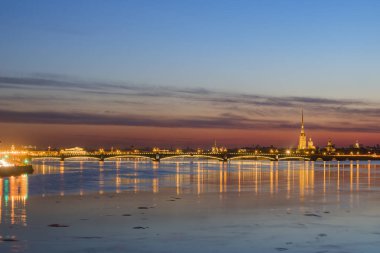 - Rusya. St. Petersburg 'da. Peter ve Paul Kalesi 'nin manzarası