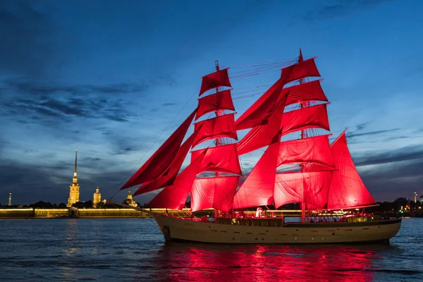 Rusia San Petersburgo Scarlet Sails 2019 Inglés Velero Con Velas — Foto de Stock