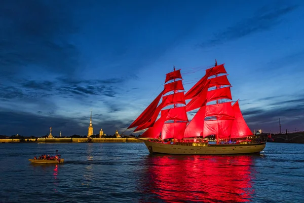 Rússia São Petersburgo Scarlet Sails 2019 Inglês Veleiro Com Velas — Fotografia de Stock