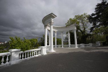 Kırım. Sivastopol. Gazebo rıhtımda