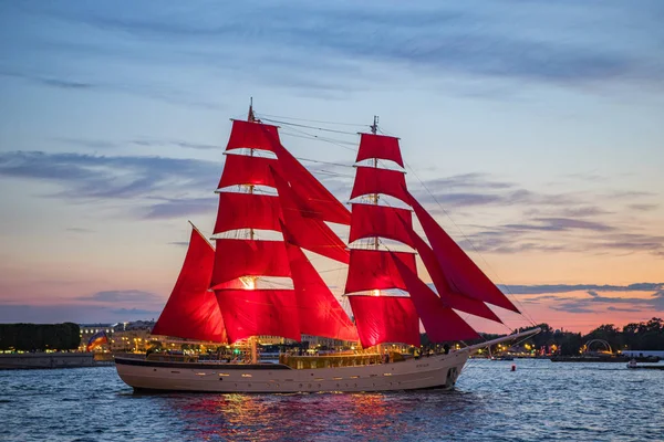 Rusia San Petersburgo Graduados Vacaciones Scarlet Sails 2019 Velero Con — Foto de Stock