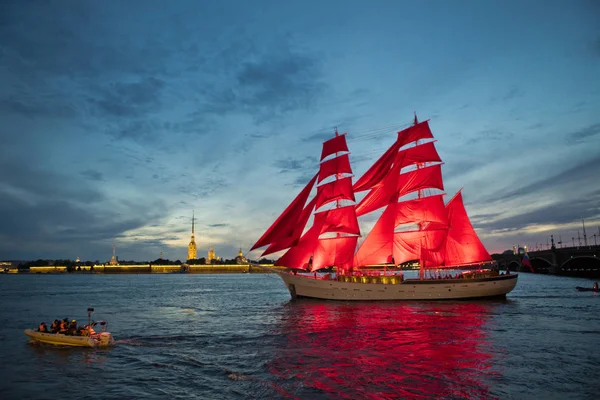 Russia San Pietroburgo Laureati Vacanza Scarlet Sails 2019 Barca Vela — Foto Stock
