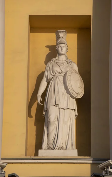 Russie Saint Pétersbourg Statue Sur Façade Bâtiment Cour Constitutionnelle Fédération — Photo