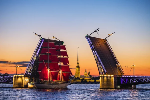 Rússia São Petersburgo Graduados Férias Scarlet Sails 2019 Veleiro Rússia — Fotografia de Stock