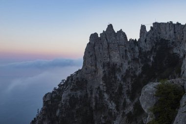 Kırım. Gün batımında Ai-Petri Dağı