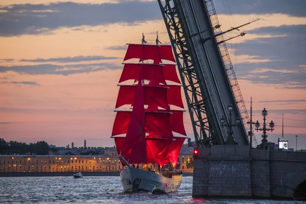 Rusya Petersburg Mezuniyet Festivali Scarlet Sails 2019 Trinity Köprüsü Nün — Stok fotoğraf