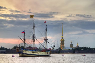 - Rusya. St. Petersburg 'da. Yelkenli gemi 