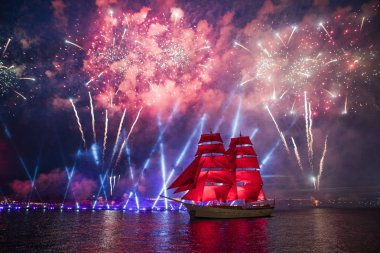 St. Petersburg'da. Scarlet Sails 2019 Scarlet Sailboat