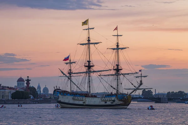 Rússia São Petersburgo Navio Vela Poltava Fortaleza Pedro Paulo — Fotografia de Stock