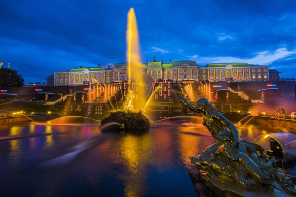 Ryssland Det Peterhof Fontän Festival Utsikt Över Samson Fontänen Och — Stockfoto