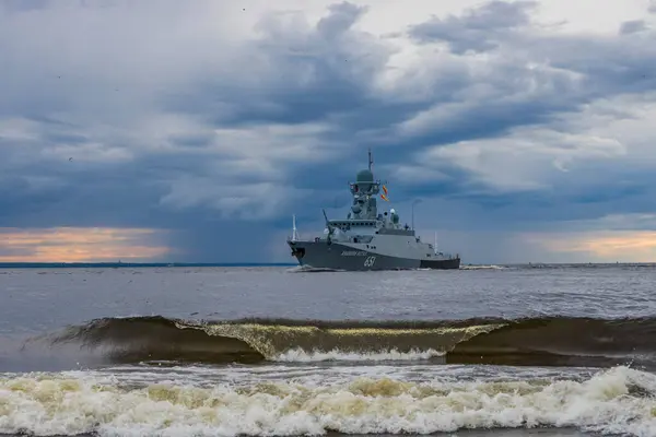 Rússia São Petersburgo Navio Guerra Área Água Golfo Finlândia — Fotografia de Stock