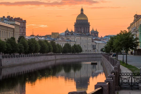 Sankt Petersburg Utsikt Över Moika River Vall Och Isaac Cathedral — Stockfoto