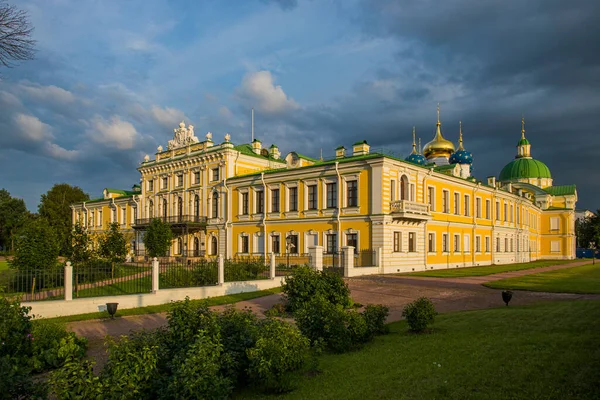 - Rusya. Tver İmparatorluk Seyahat Sarayı