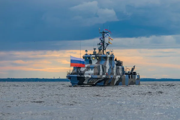 Rússia São Petersburgo Navio Guerra Nas Águas Golfo Finlândia — Fotografia de Stock