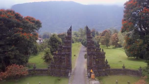 Вид Воздуха Типичные Балийские Сплит Ворота Известные Candi Bentar — стоковое видео