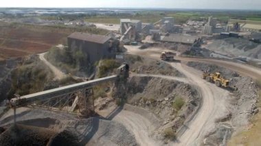 Büyük ağır makine ve açık bir çevresinde benim çalışma