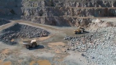 Büyük ağır makine ve açık bir çevresinde benim çalışma