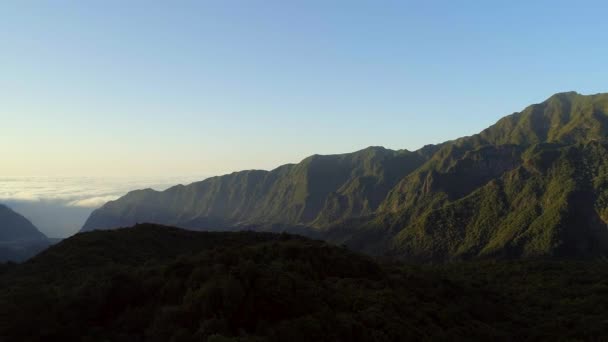 Misty Sabah Günbatımı Dağlar — Stok video