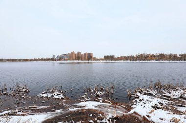 Şehir parkının kar manzarası, Kuzey Çin