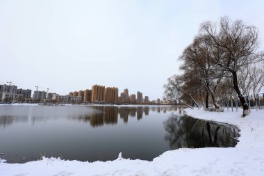 Kıyı kenti, Kuzey Çin 'in karlı manzarası
