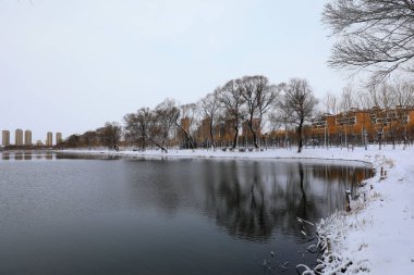 Kıyı kenti, Kuzey Çin 'in karlı manzarası