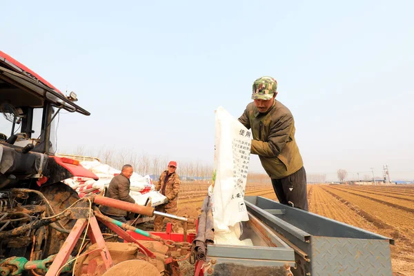 Condado Luannan Provincia Hebei China Marzo 2021 Agricultor Agregó Fertilizante — Foto de Stock