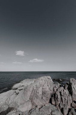 Deniz kenarındaki kayaların doğal manzarası, Kuzey Çin