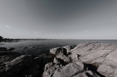 Deniz kenarındaki kayaların doğal manzarası, Kuzey Çin