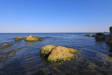 Deniz kenarındaki kayaların doğal manzarası, Kuzey Çin