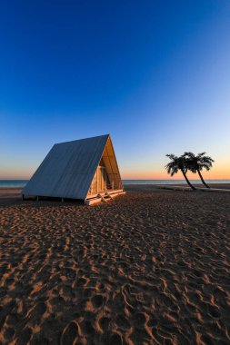 Kuzey Çin sahilindeki üçgen kulübe.