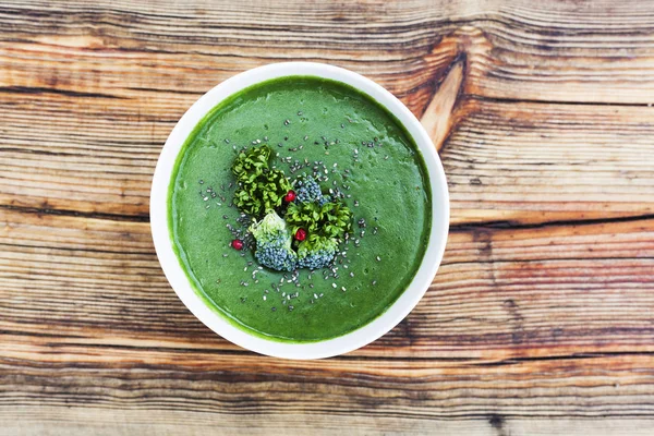 Spinach green soup with broccoli in white bowl top view — Stock Photo, Image