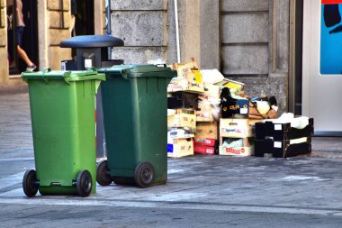 1 * Lecco resort kasaba mimari. Lombardy Bölgesi. İtalya. Como Gölü'nün en önemli ikinci şehir. Europe.2 * Lecco Lombardiya'daki Como Gölü'nün kıyısında İtalya ve Alpler'in eteklerinde güzel bir şehir olduğunu.