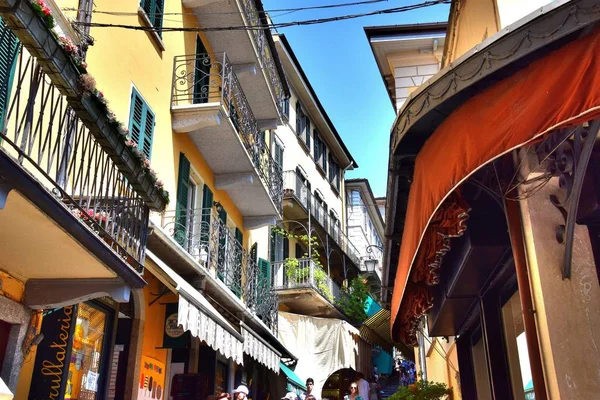 1 *** tatil beldesi Bellagio. Como eyaletinde. Lombardy Bölgesi. İtalya. Avrupa. Kentsel peyzaj. Yaz 2018.2 **** Como Gölü'nün pitoresk kasaba Bellagio the pearl. Kuzey İtalya. Alpler'in eteklerinde.